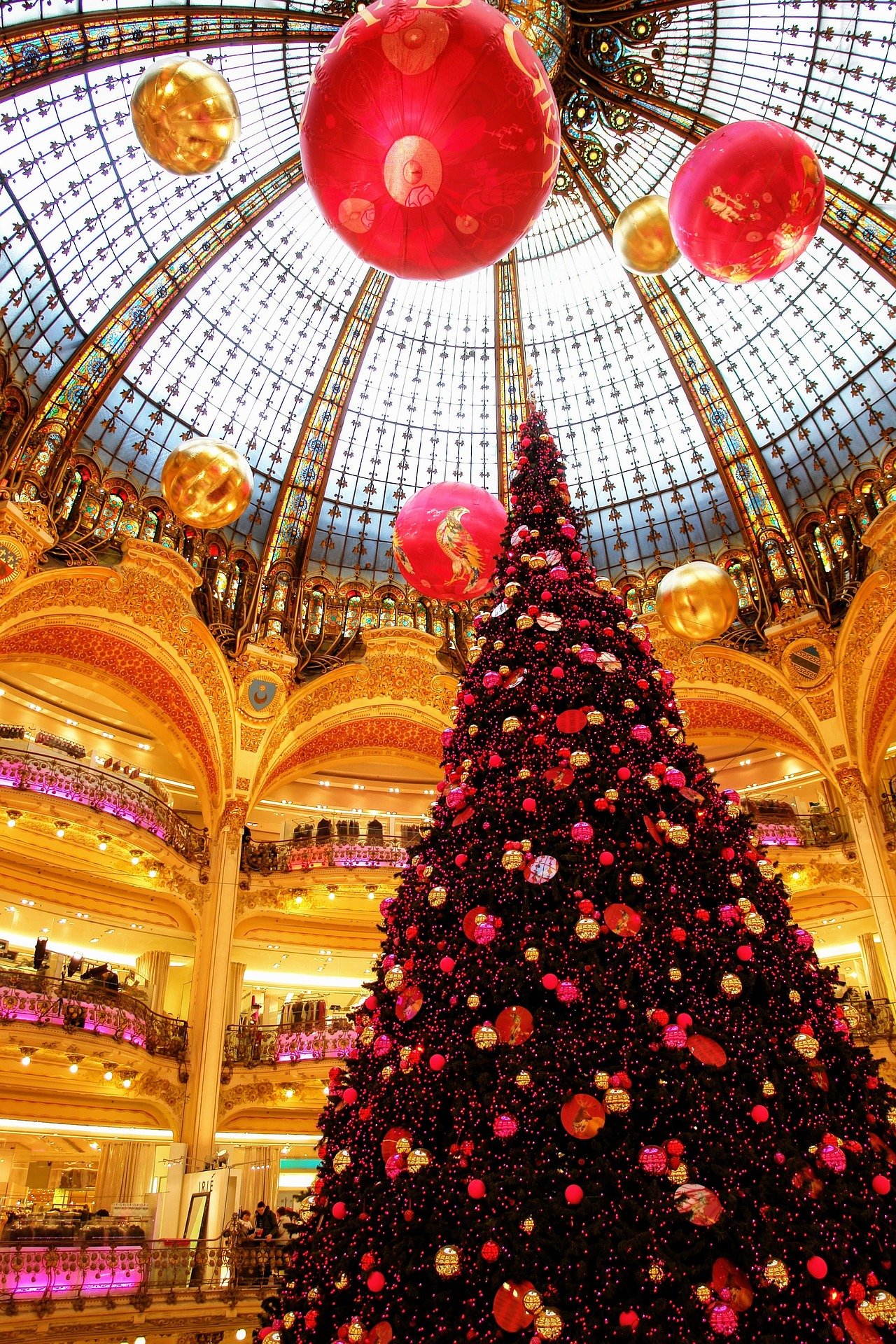 visiting paris in the winter shopping